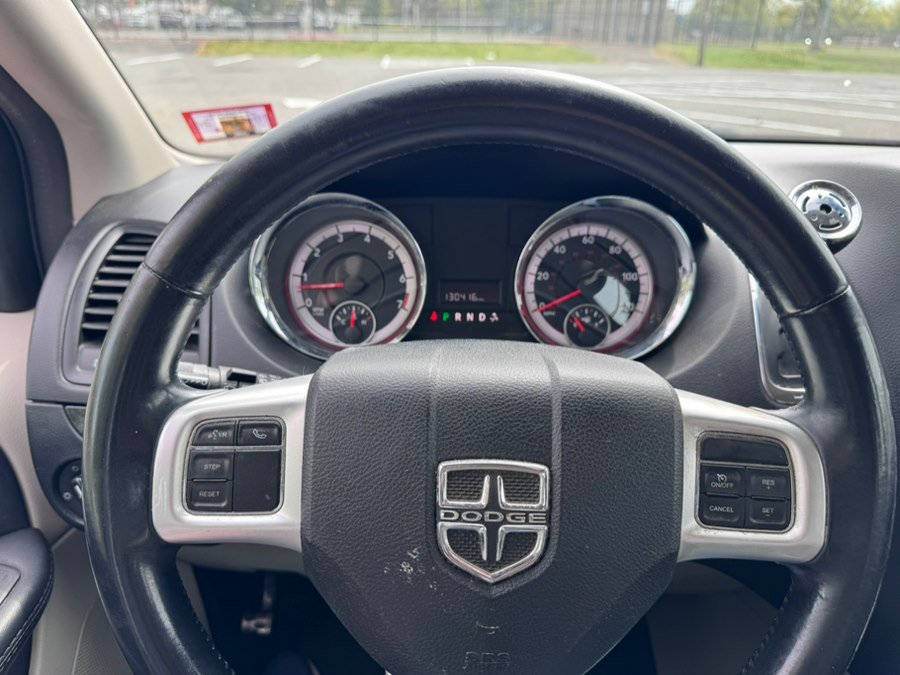 Used 2015 Dodge Grand Caravan American Value Package w/ UConnect Hands-Free Group FWD image 17