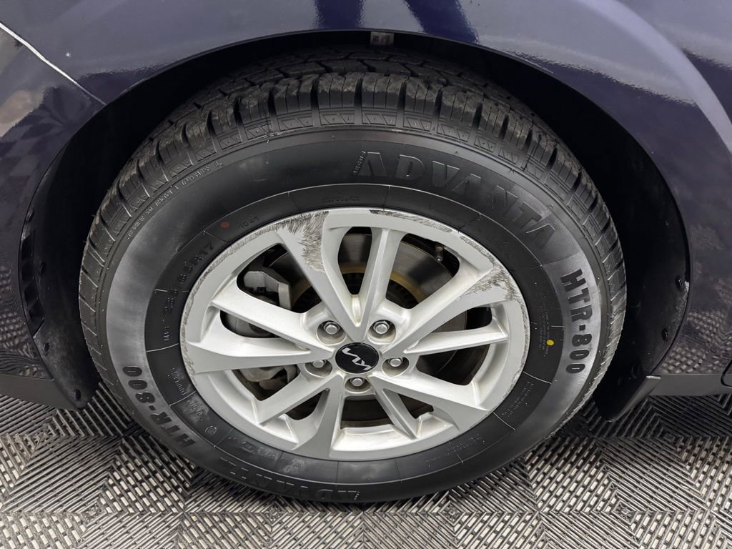 Used 2024 Kia Carnival LX FWD image 21