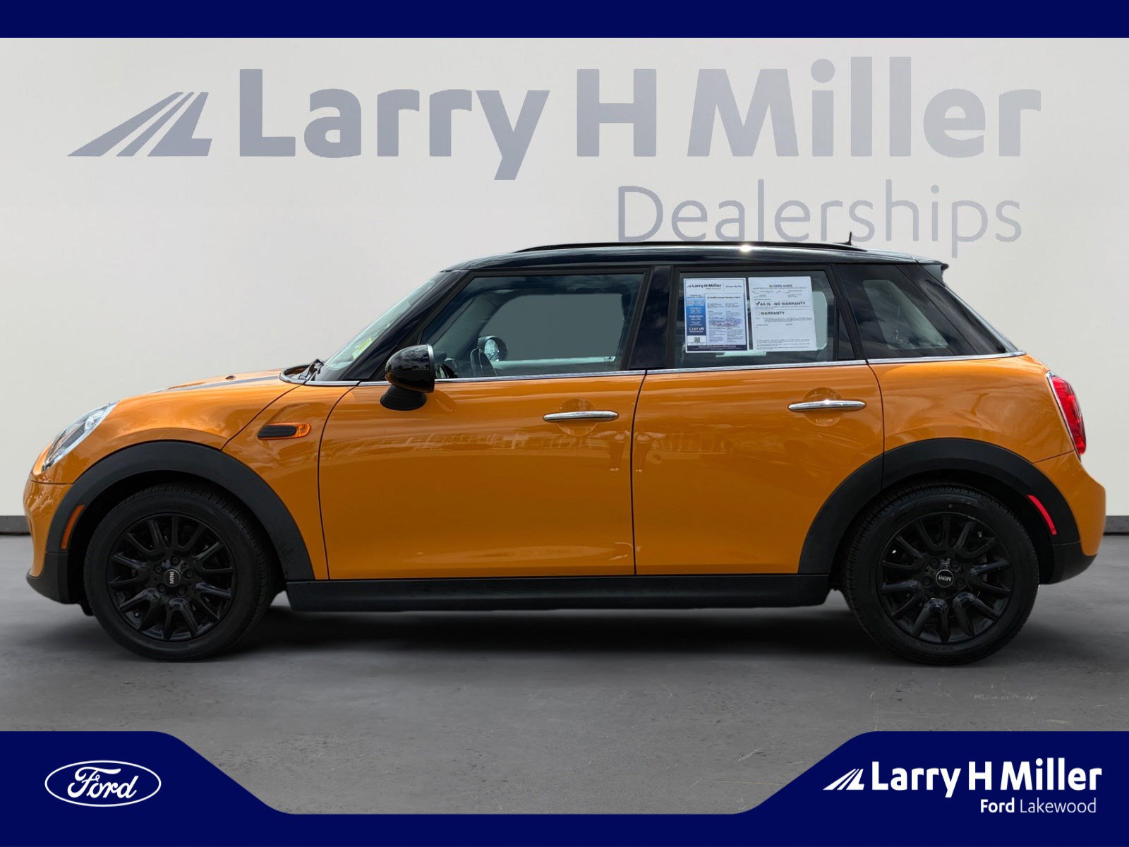 Used 2016 MINI Cooper 4-Door Hardtop image 2