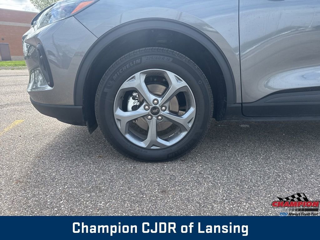 Used 2025 Ford Escape ST-Line Select AWD/4WD image 8