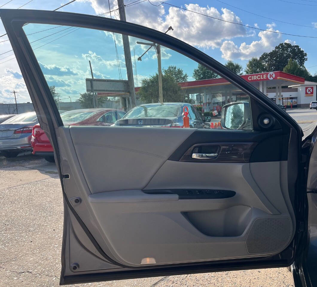 Used 2016 Honda Accord Touring image 8