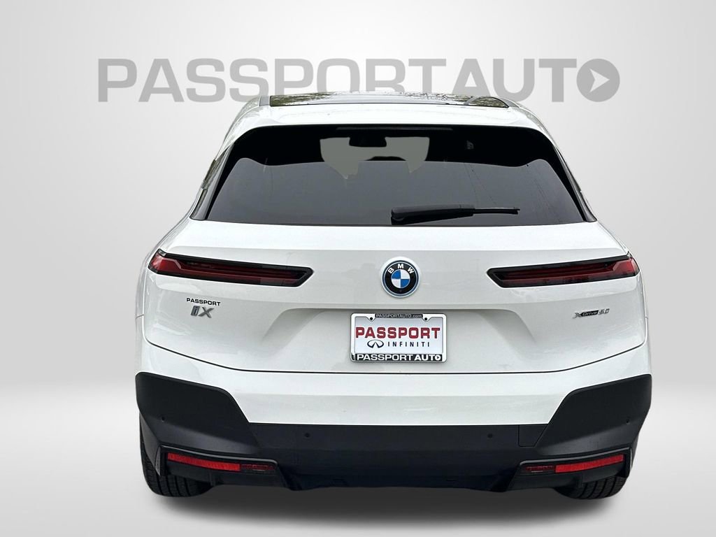 Used 2023 BMW iX xDrive50 image 3