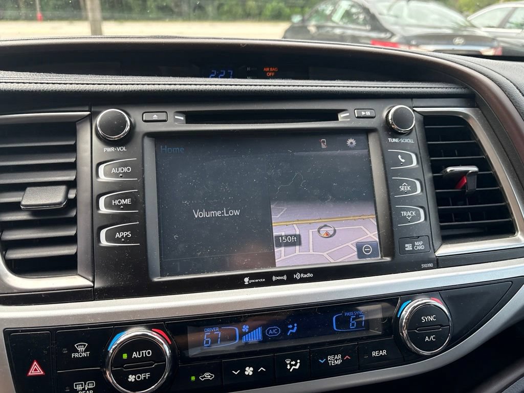 Used 2019 Toyota Highlander XLE AWD/4WD image 16