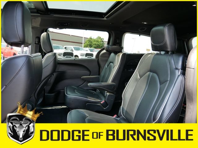 Used 2025 Chrysler Pacifica Limited FWD image 17