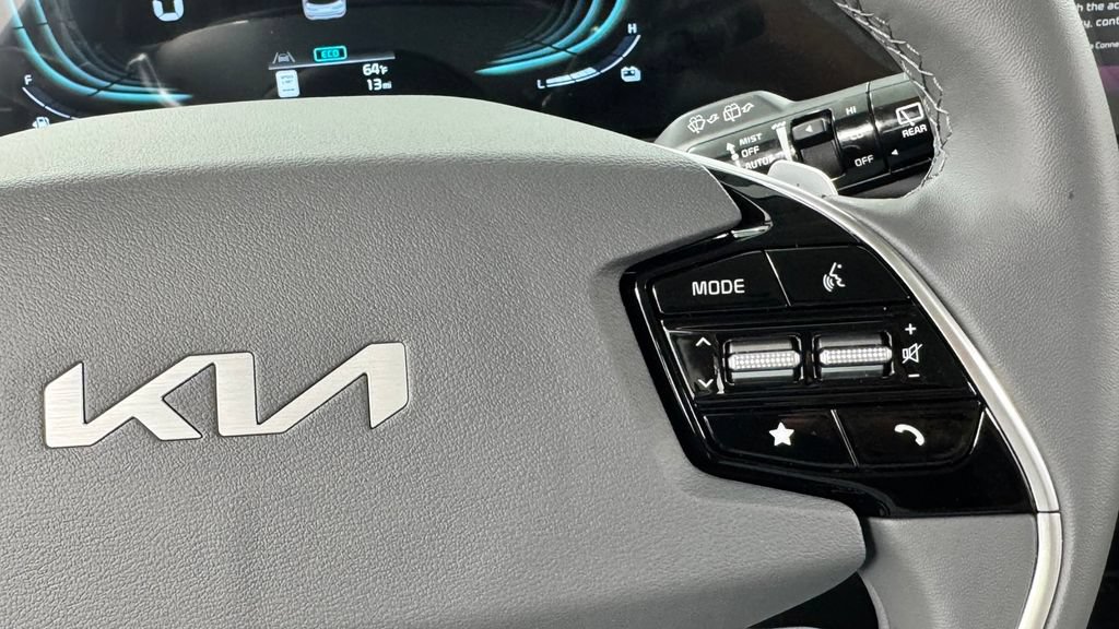 New 2026 Kia Niro EX FWD image 22