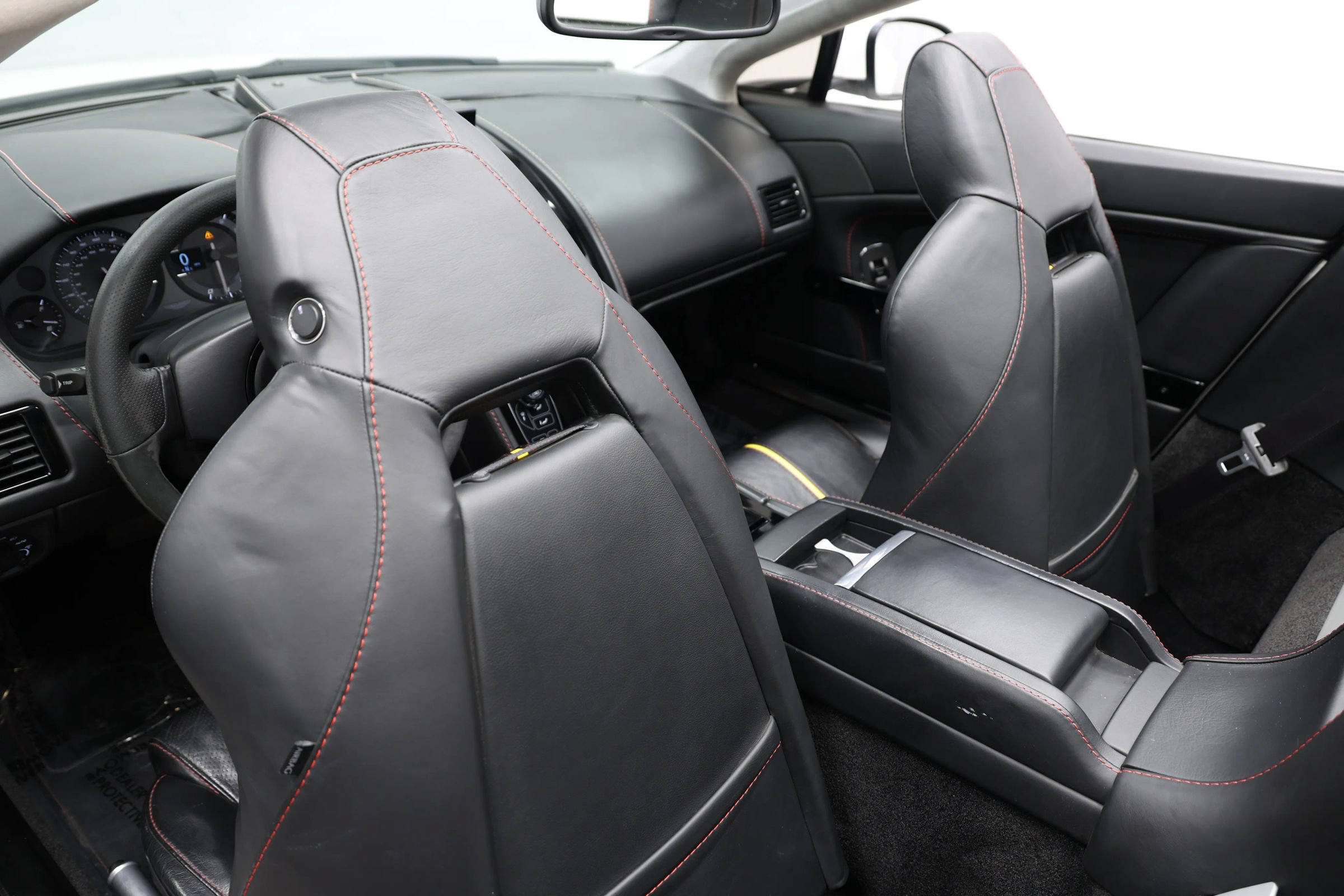 Used 2016 Aston Martin V8 Vantage GT RWD image 44