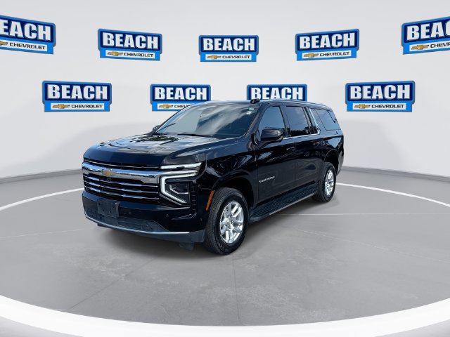 Used 2025 Chevrolet Suburban LT AWD/4WD image 4