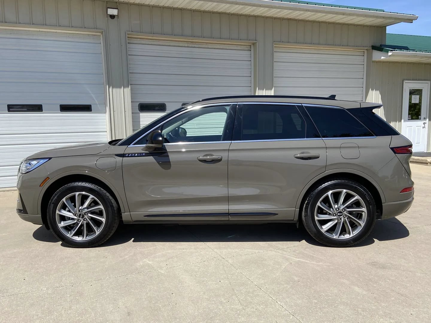 Used 2025 Lincoln Corsair Grand Touring AWD/4WD image 4