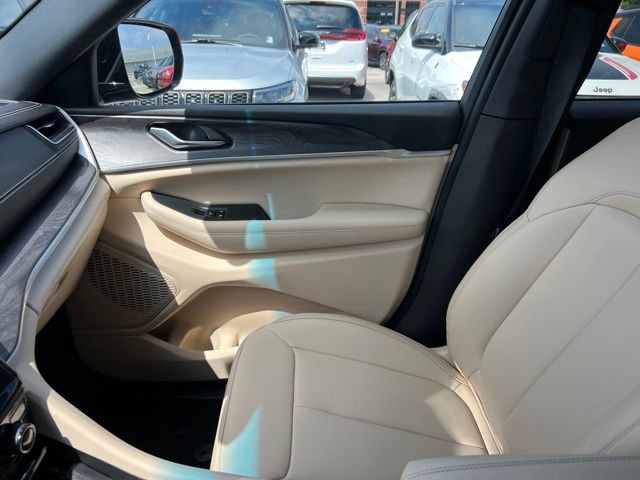 Used 2024 Jeep Grand Cherokee Limited AWD/4WD image 21