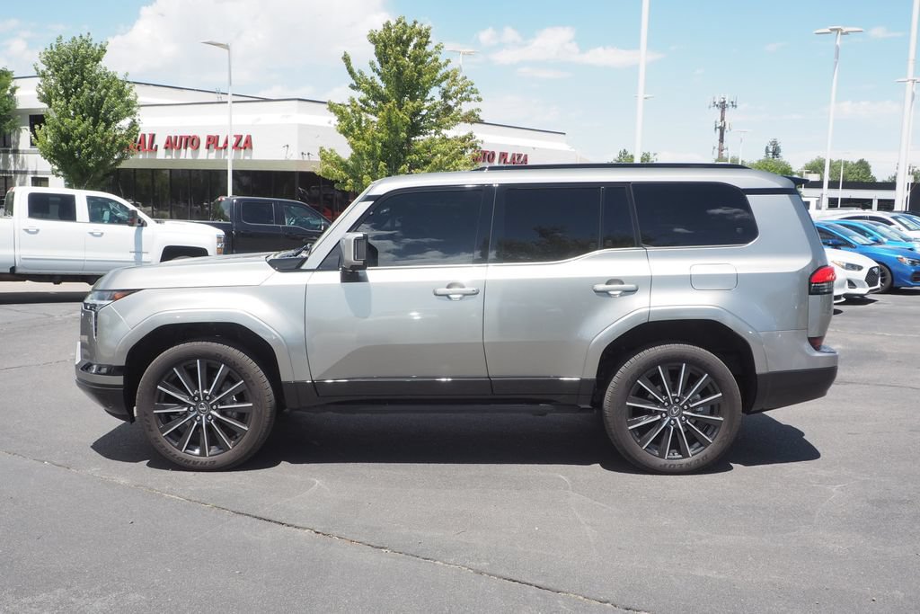 Used 2025 Lexus GX 550 w/ Accessory Package (31) AWD/4WD image 4