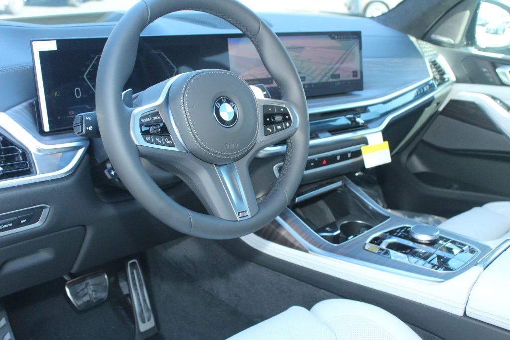 Used 2026 BMW X7 xDrive40i w/ M Sport Package AWD/4WD image 12