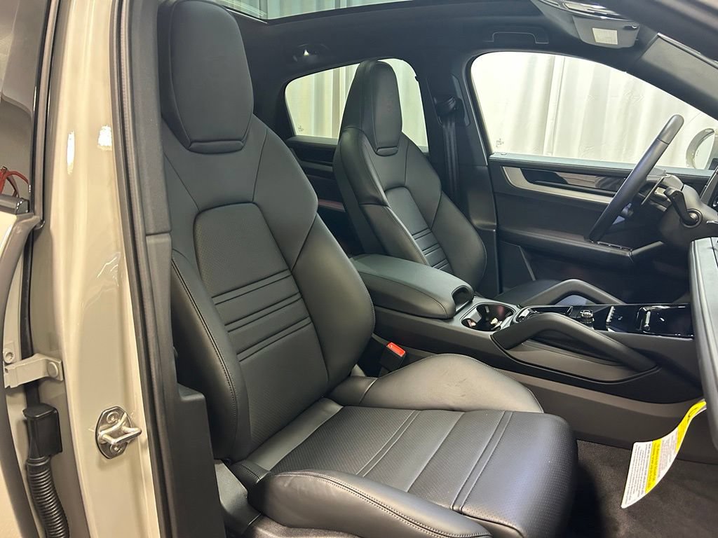 Certified 2026 Porsche Cayenne Coupe AWD/4WD image 25
