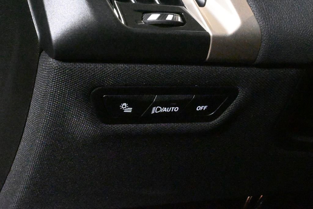 Used 2025 BMW iX xDrive50 w/ Premium Package image 26