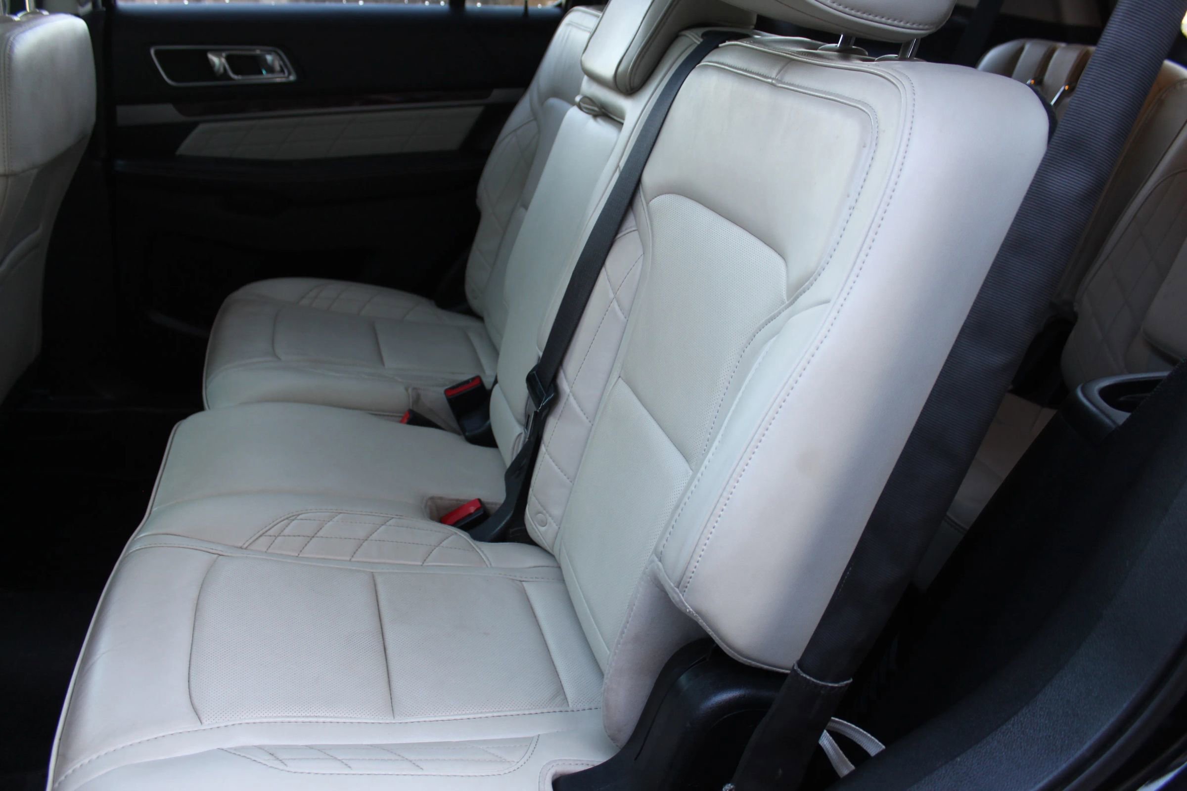 Used 2016 Ford Explorer Platinum image 13