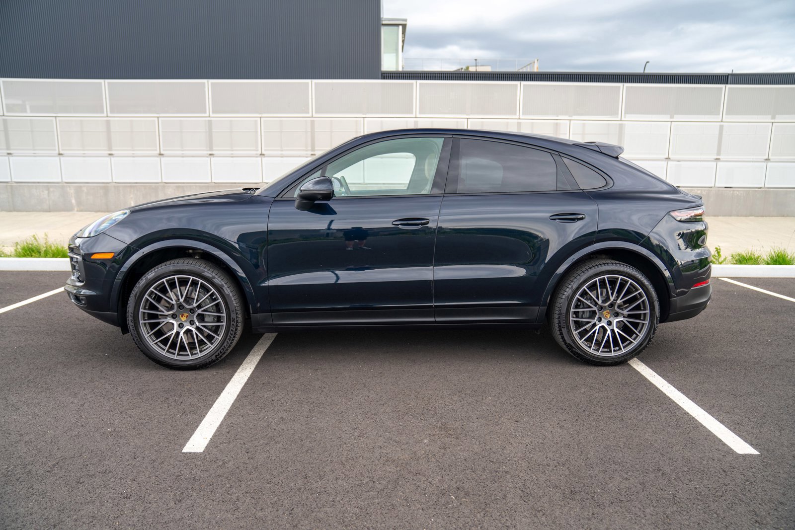 Used 2021 Porsche Cayenne S AWD/4WD image 3