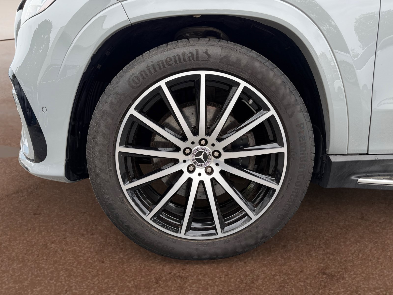 Used 2025 Mercedes-Benz GLS 580 4MATIC image 9