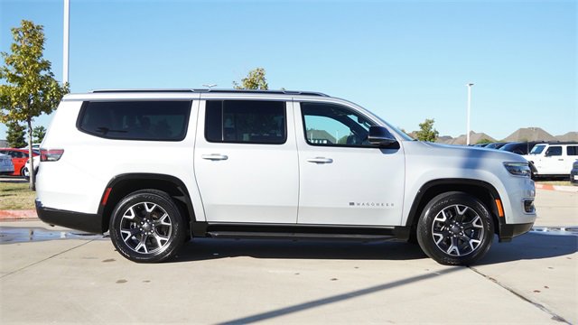 Used 2023 Jeep Wagoneer L Series III w/ Preferred Equipment Group image 10