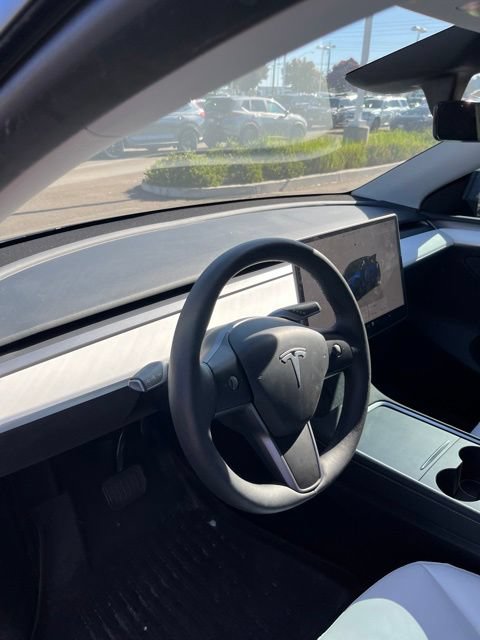 Used 2024 Tesla Model Y Long Range AWD/4WD image 13