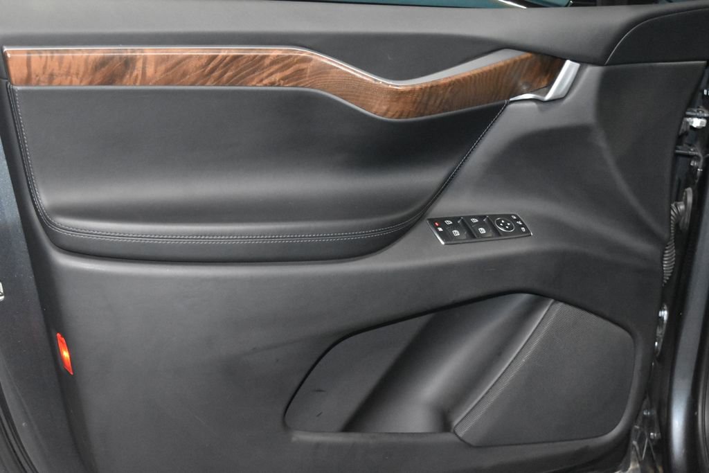 Used 2020 Tesla Model X Long Range image 4