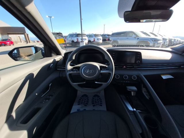 Used 2025 Hyundai Elantra SE image 19