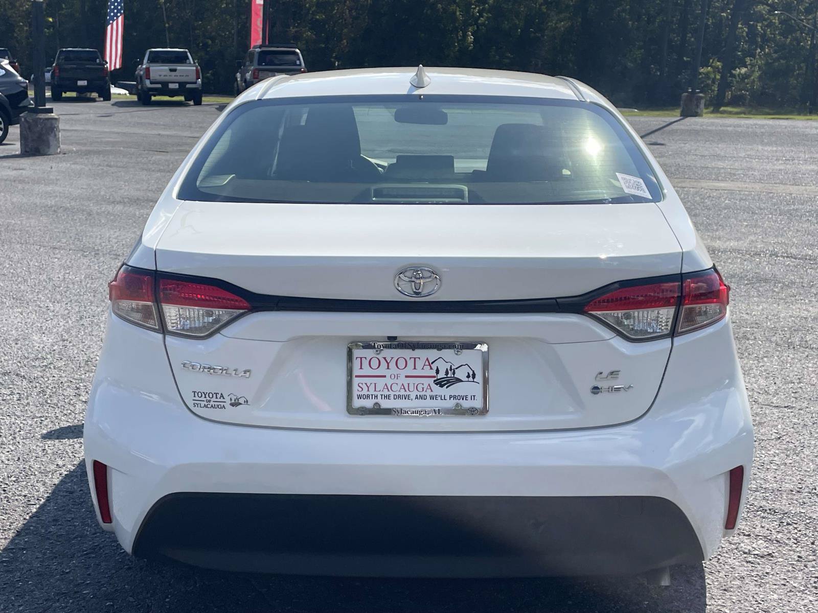 Used 2026 Toyota Corolla LE FWD image 3
