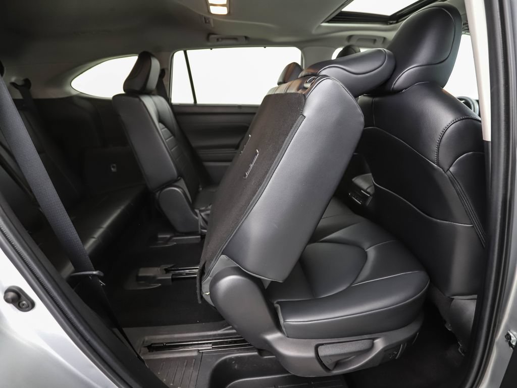 Used 2022 Toyota Highlander XLE AWD/4WD image 30