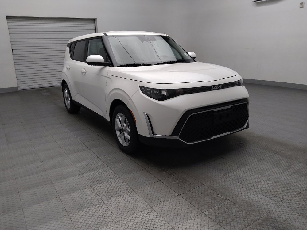 Used 2025 Kia Soul LX image 13