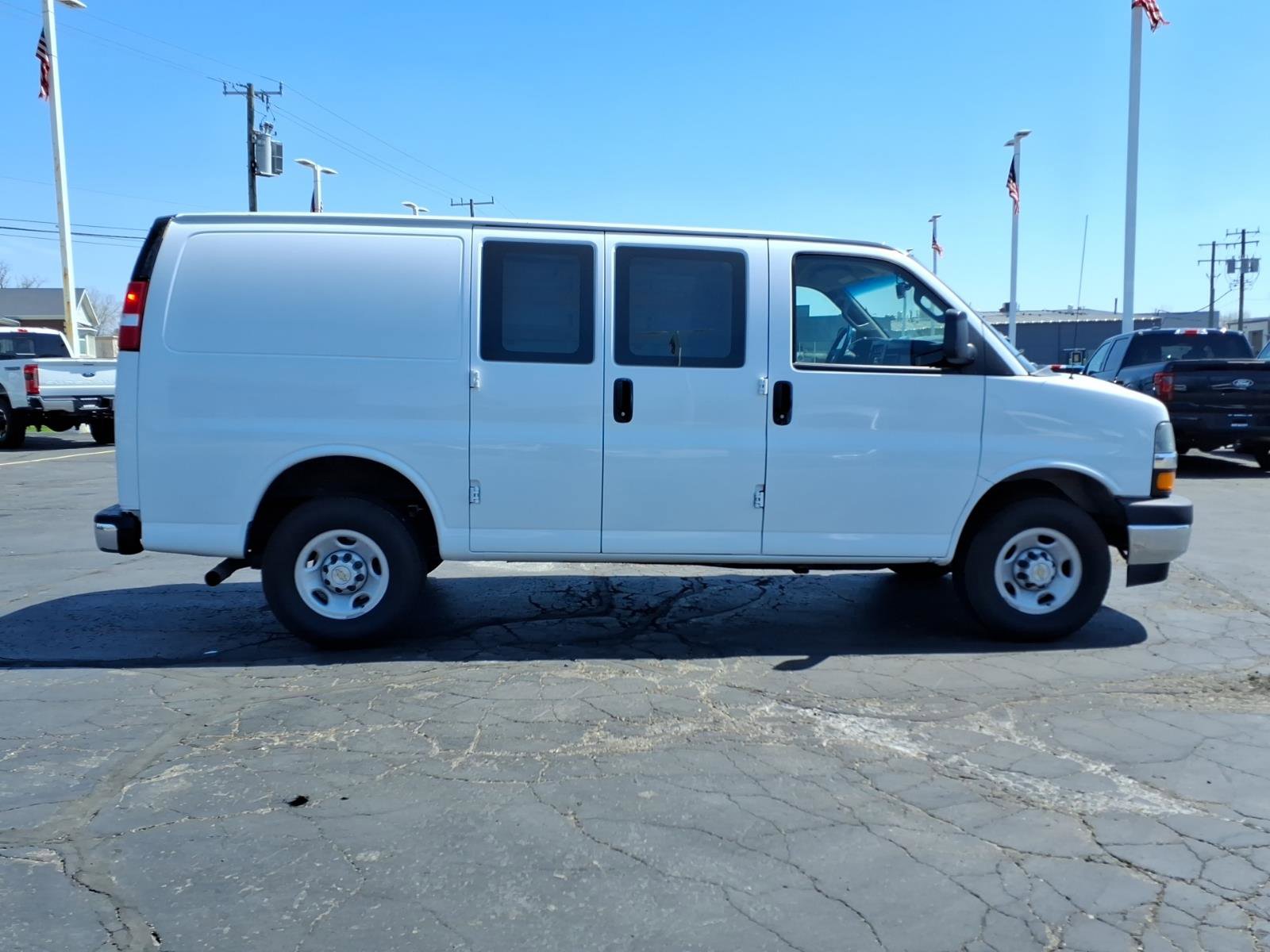 Used 2024 Chevrolet Express 2500 w/ Driver Convenience Package RWD image 4
