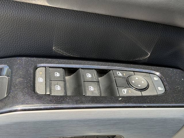 Used 2022 Nissan Pathfinder SL FWD image 19