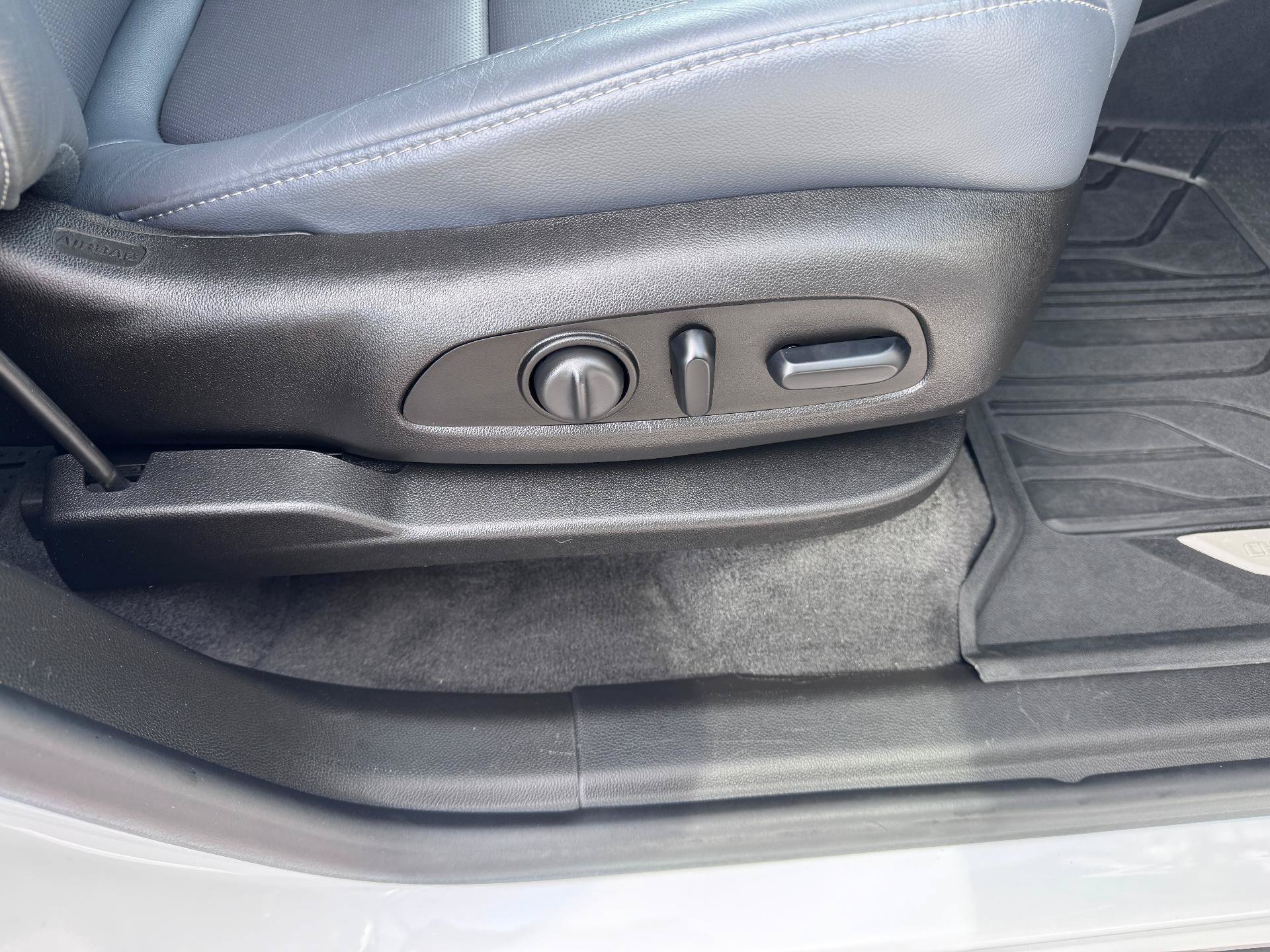 Used 2019 Chevrolet Traverse Premier w/ LPO, Floor Liner Package AWD/4WD image 22