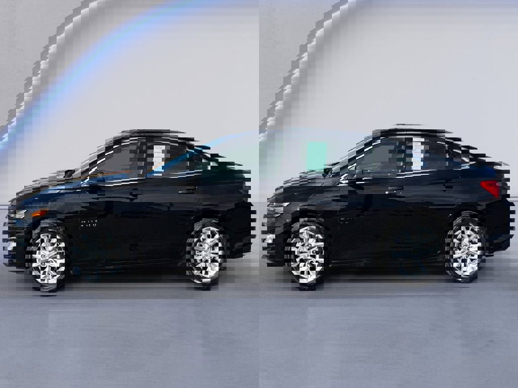 Used 2024 Chevrolet Malibu LT image 2