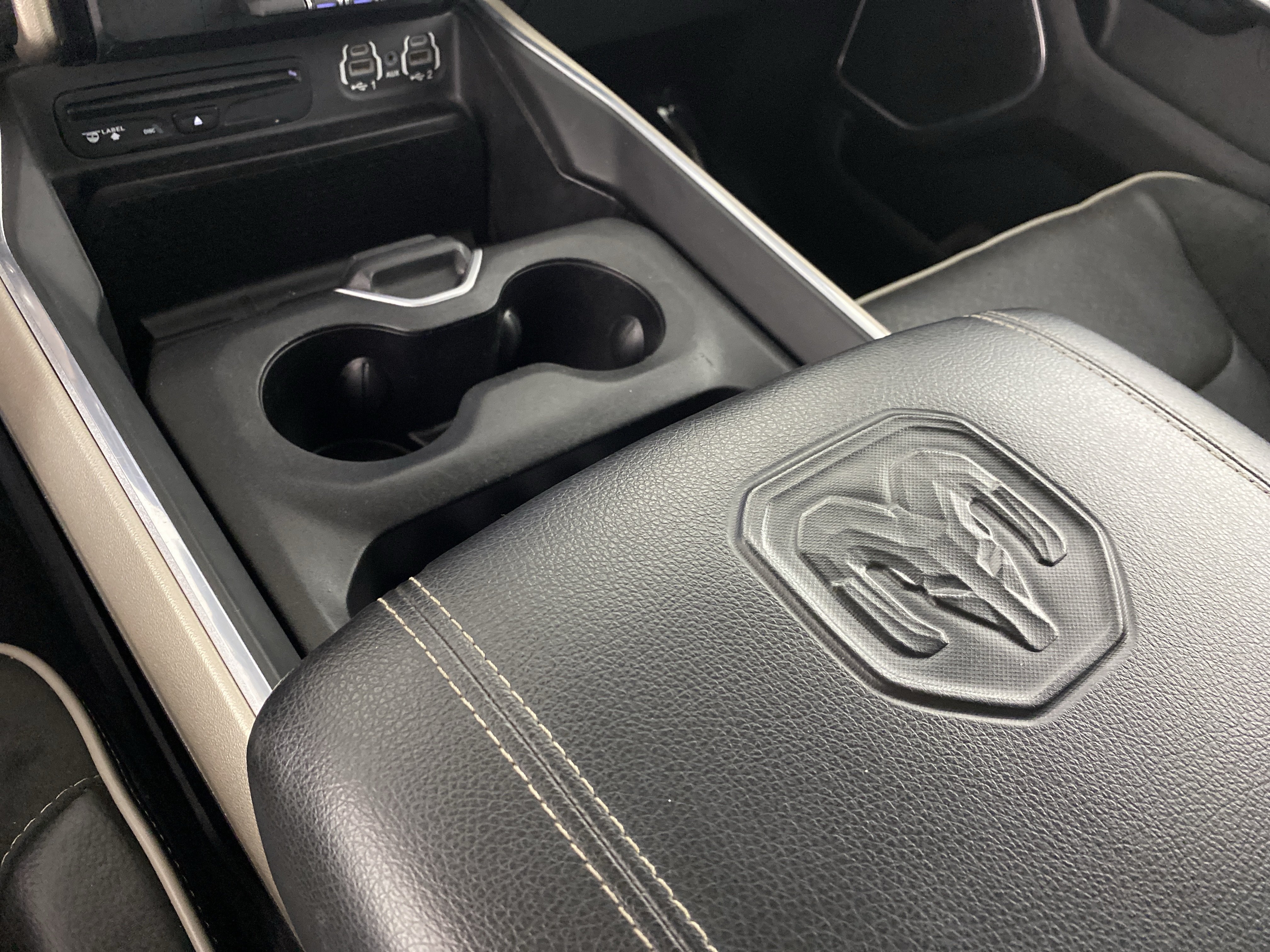 Used 2019 RAM 1500 Laramie AWD/4WD image 39