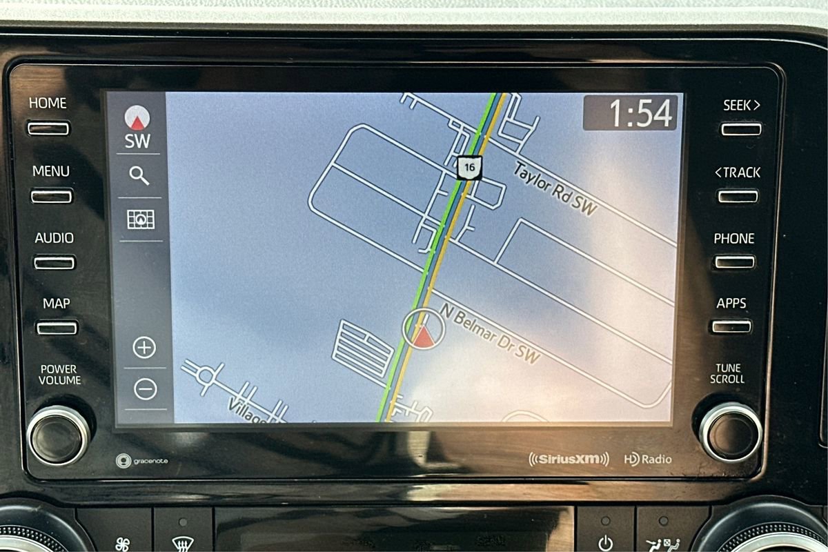 Used 2021 Toyota Highlander XLE image 33