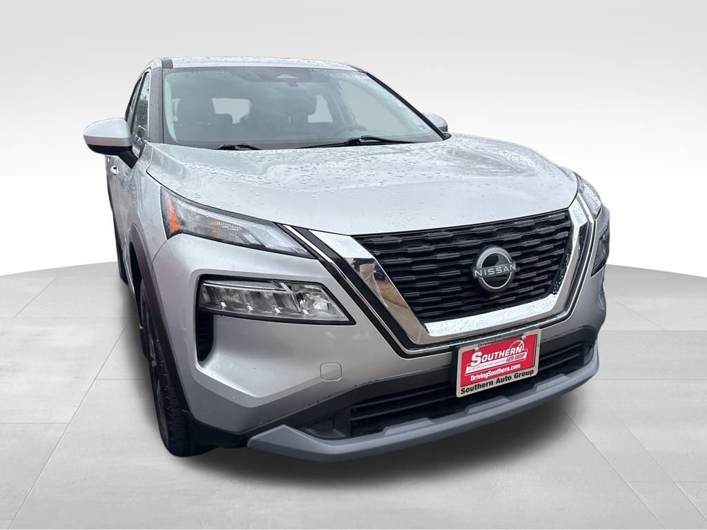 Used 2023 Nissan Rogue SV image 4
