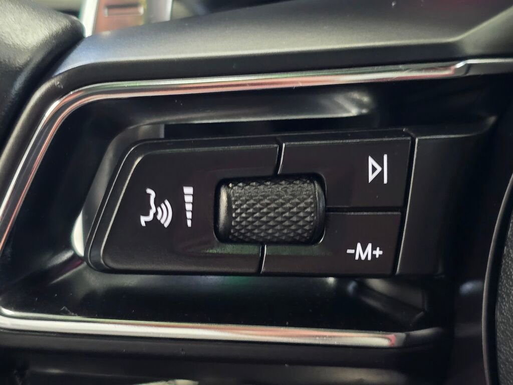Certified 2024 Porsche Macan image 45