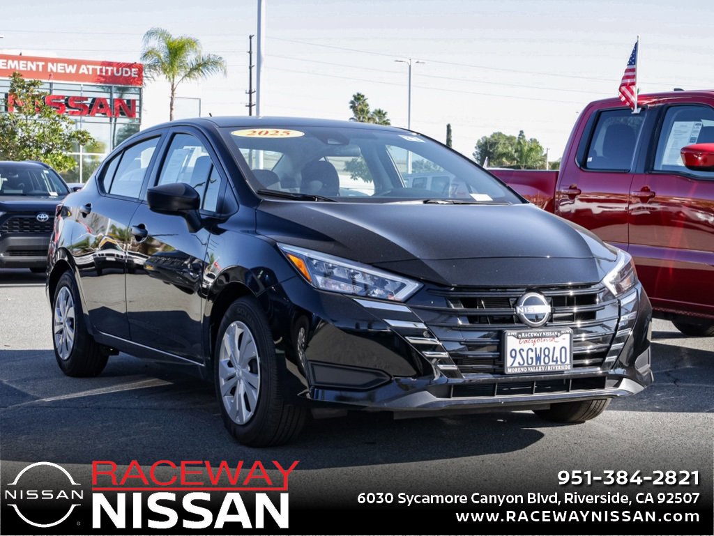 Used 2025 Nissan Versa S image 1