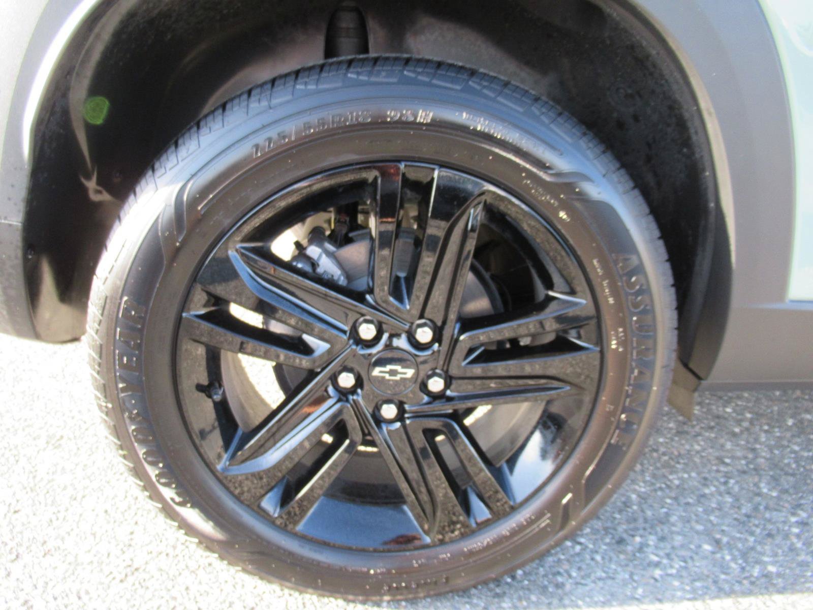 Used 2025 Chevrolet Trax ACTIV w/ Sunroof Package FWD image 8