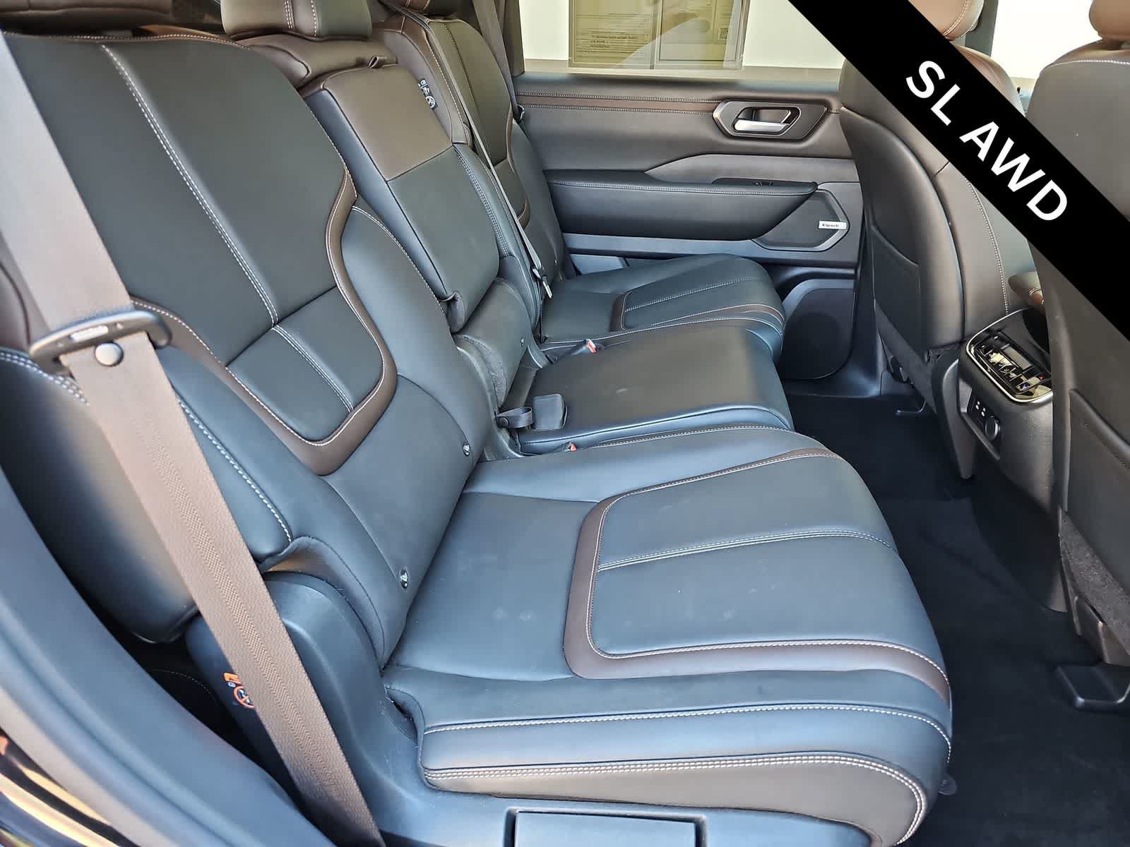 Used 2025 Nissan Armada SL AWD/4WD image 17