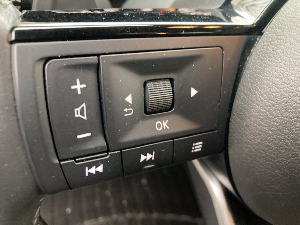 Used 2022 Nissan Pathfinder SL w/ SL Premium Package AWD/4WD image 39