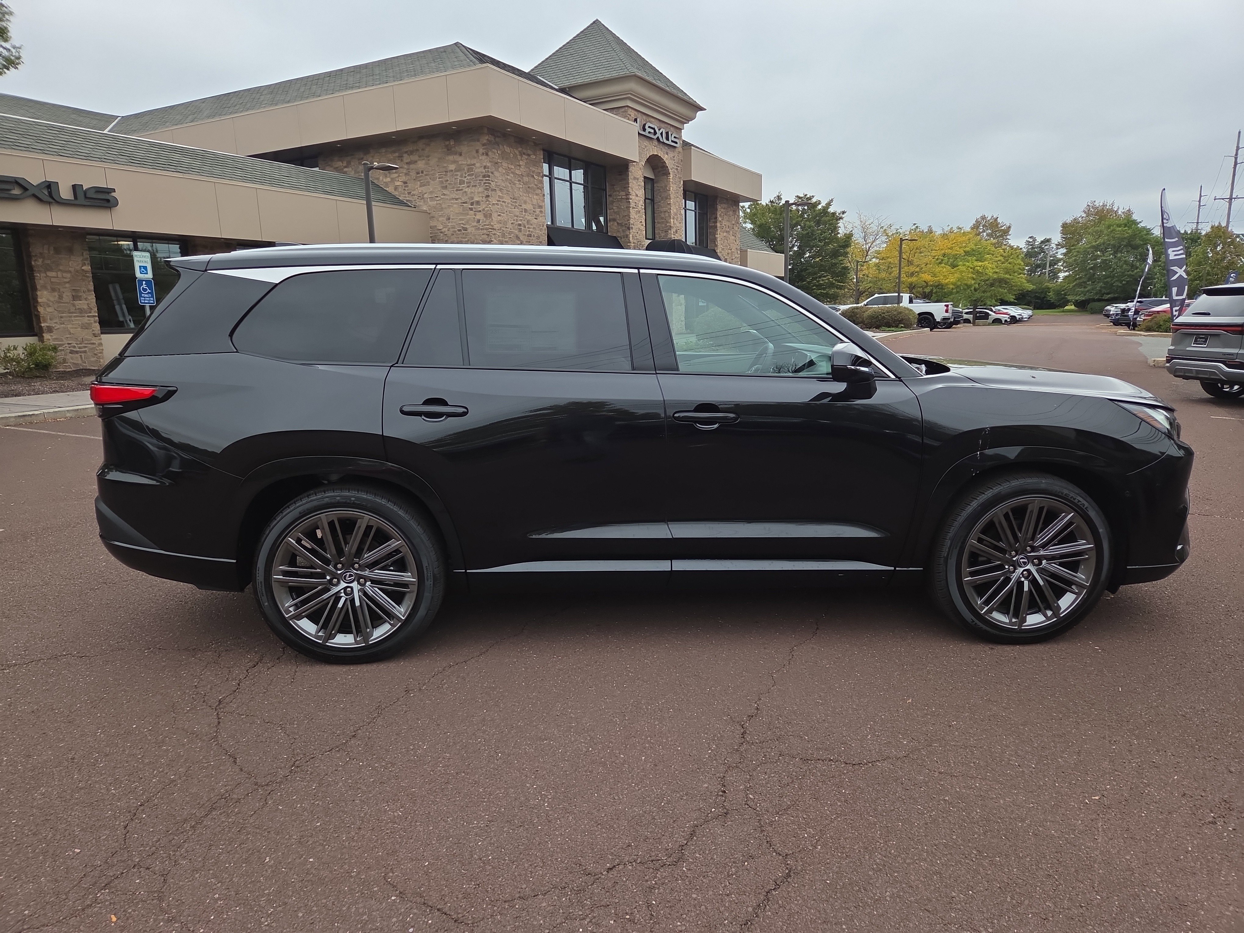 New 2025 Lexus TX 350 AWD image 2