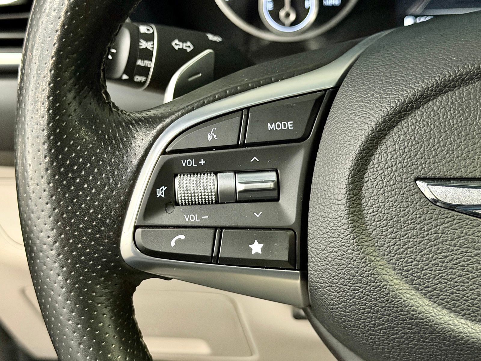 Used 2023 Genesis G70 2.0T AWD/4WD image 25