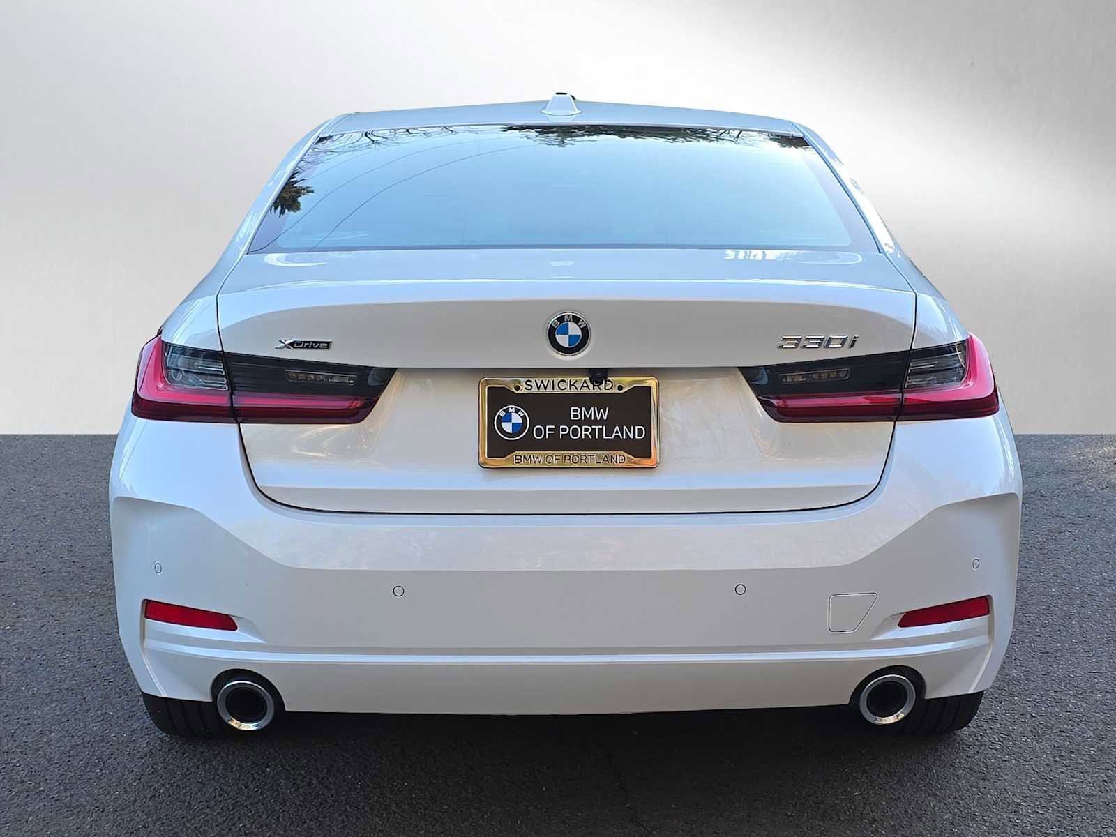 Used 2025 BMW 330i xDrive Sedan w/ M Sport Package image 4