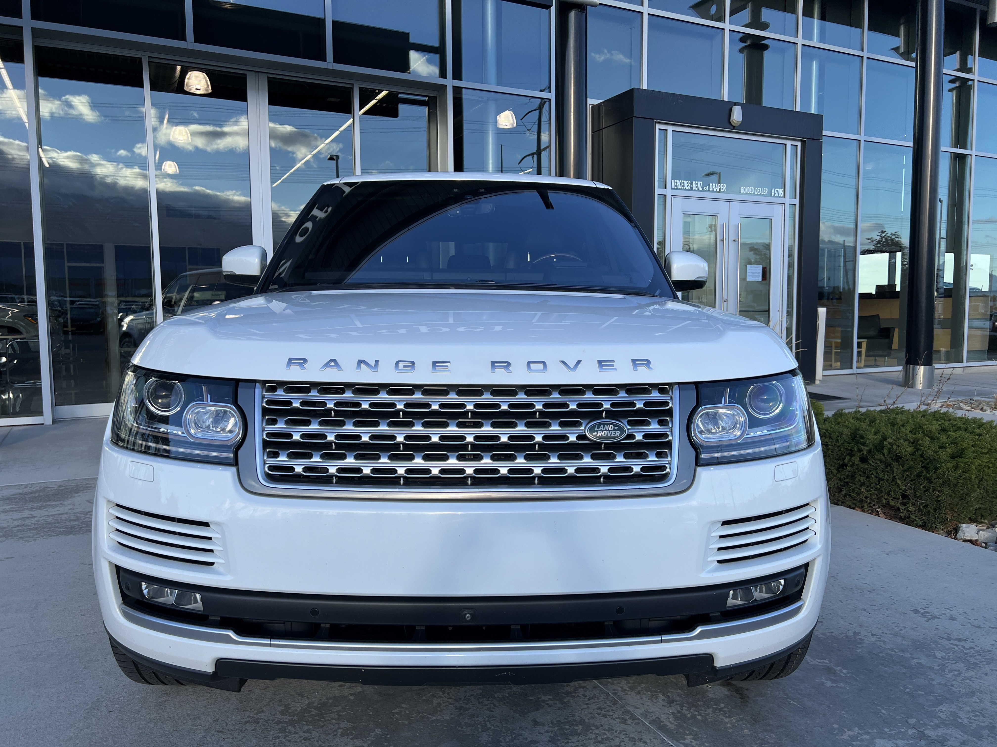 Used 2017 Land Rover Range Rover Supercharged image 2