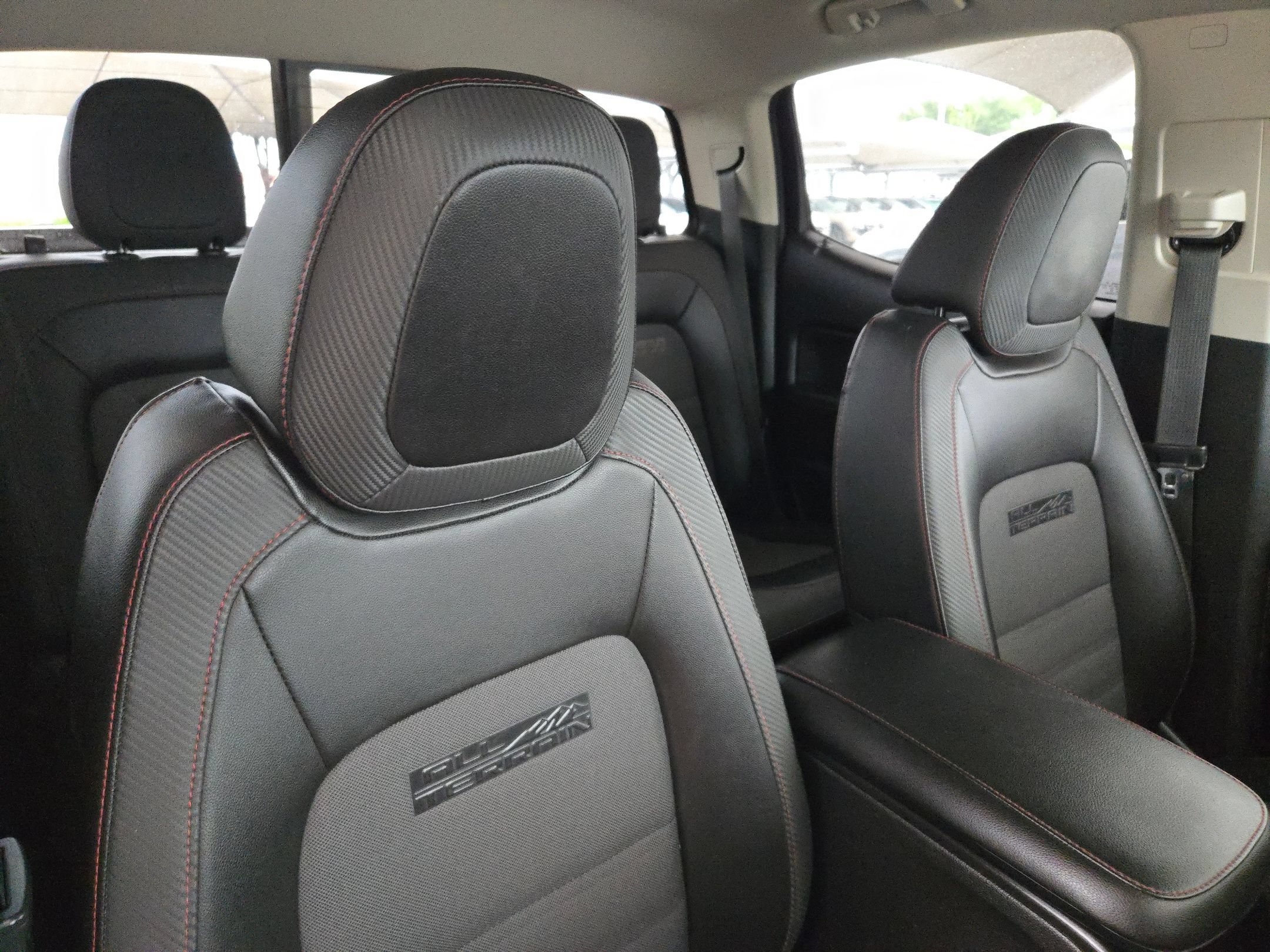 Used 2016 GMC Canyon SLE w/ All Terrain Package AWD/4WD image 29