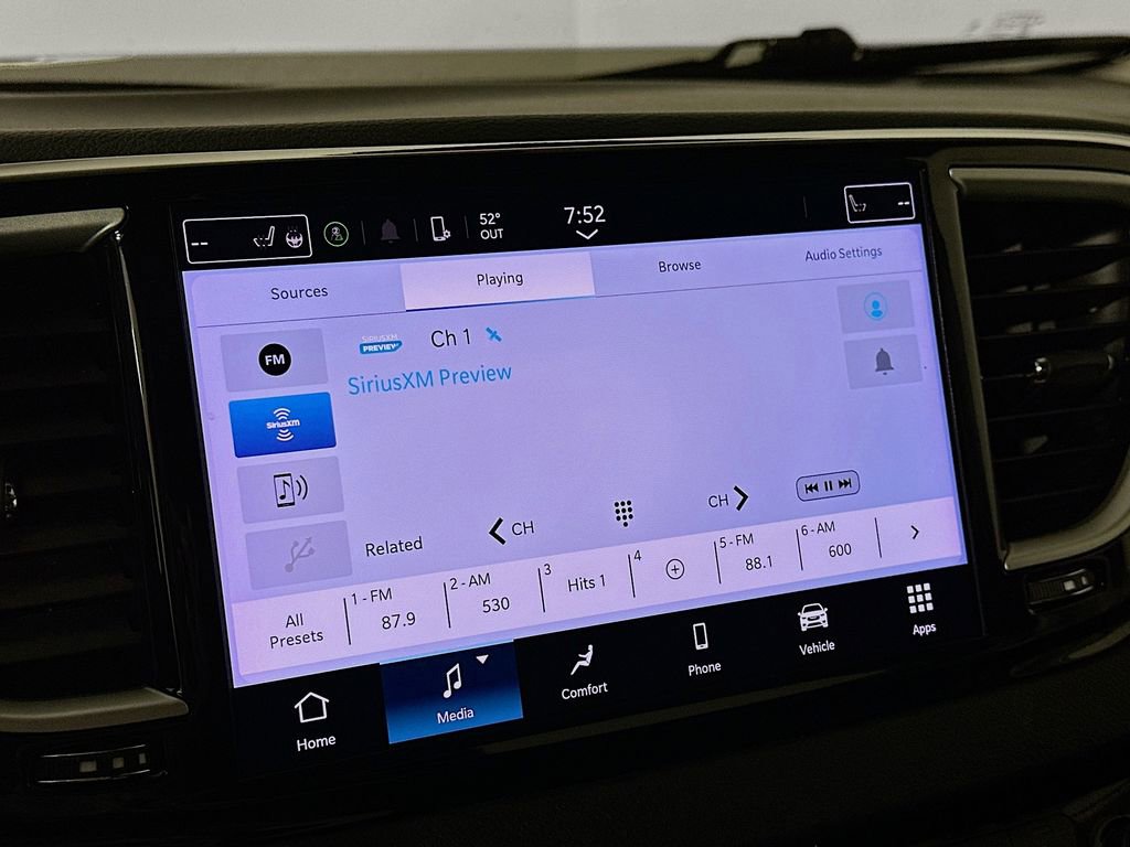 Certified 2024 Chrysler Pacifica Touring-L image 23