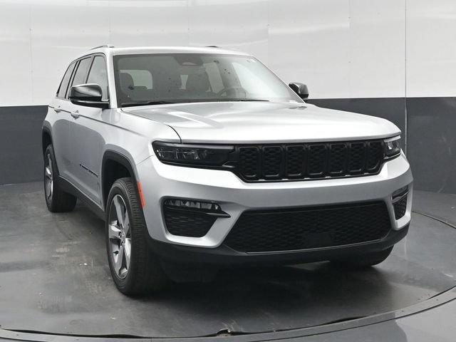 Used 2025 Jeep Grand Cherokee Limited w/ Black Appearance Package AWD/4WD image 36