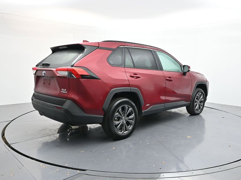 Used 2023 Toyota RAV4 XLE Premium image 7