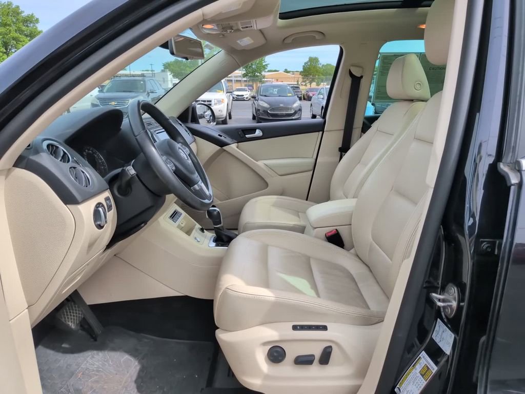 Used 2017 Volkswagen Tiguan SEL FWD image 17