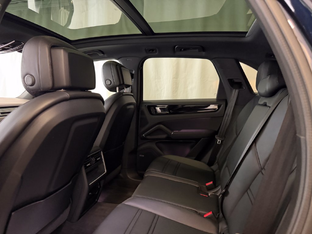 Certified 2022 Porsche Cayenne AWD/4WD image 24