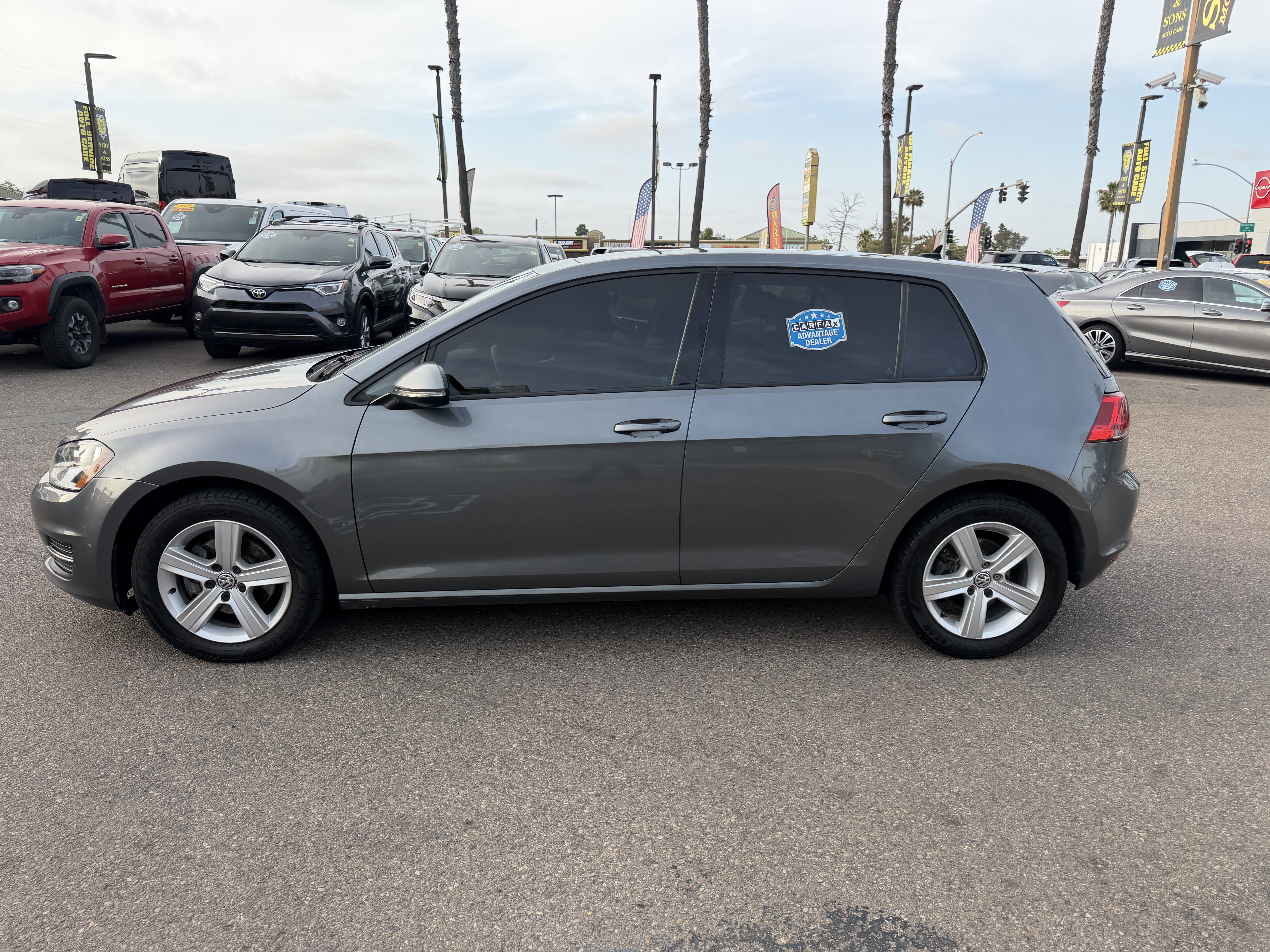Used 2017 Volkswagen Golf Wolfsburg Edition FWD image 6